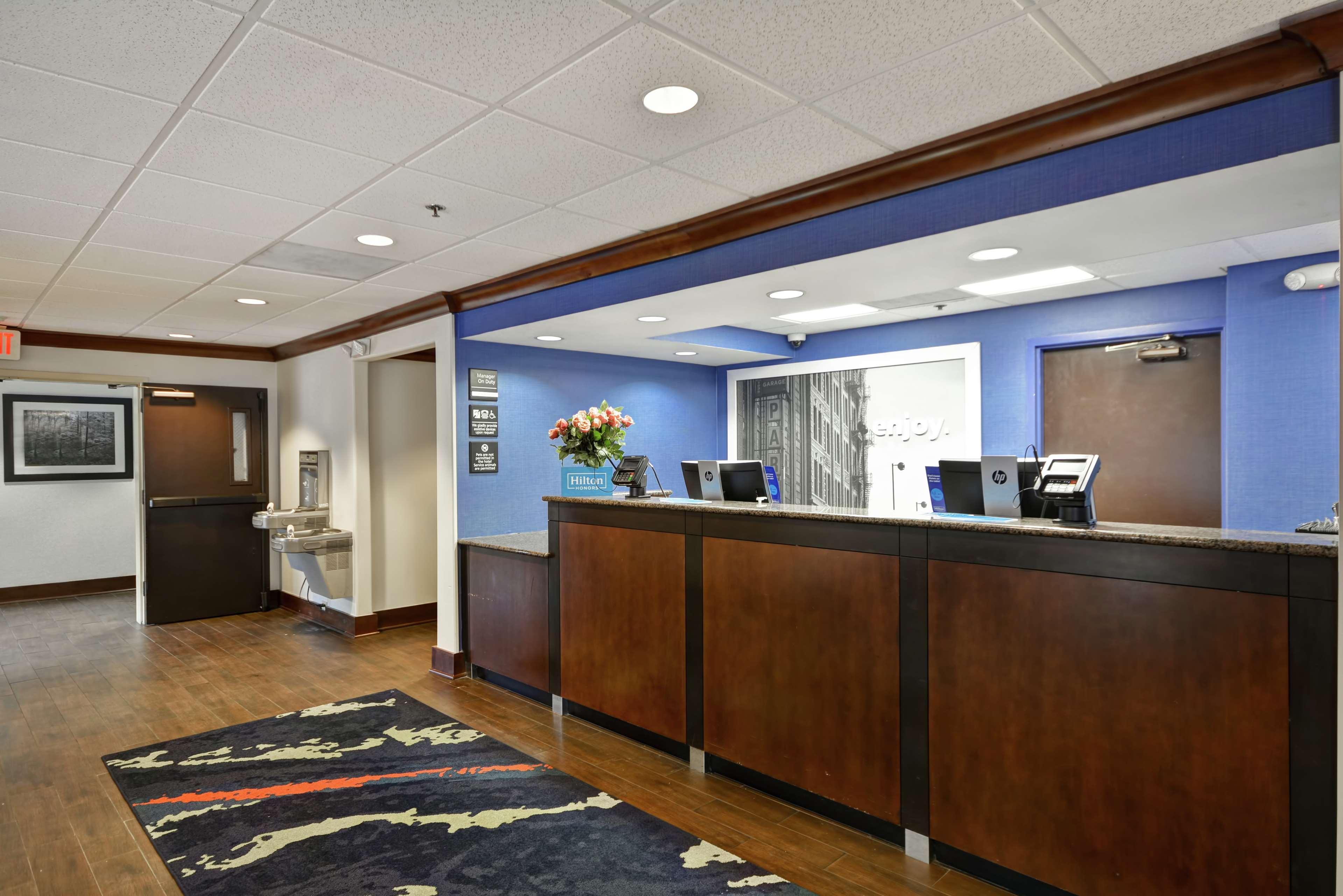 Hampton Inn Birmingham/Mountain Brook Exterior photo