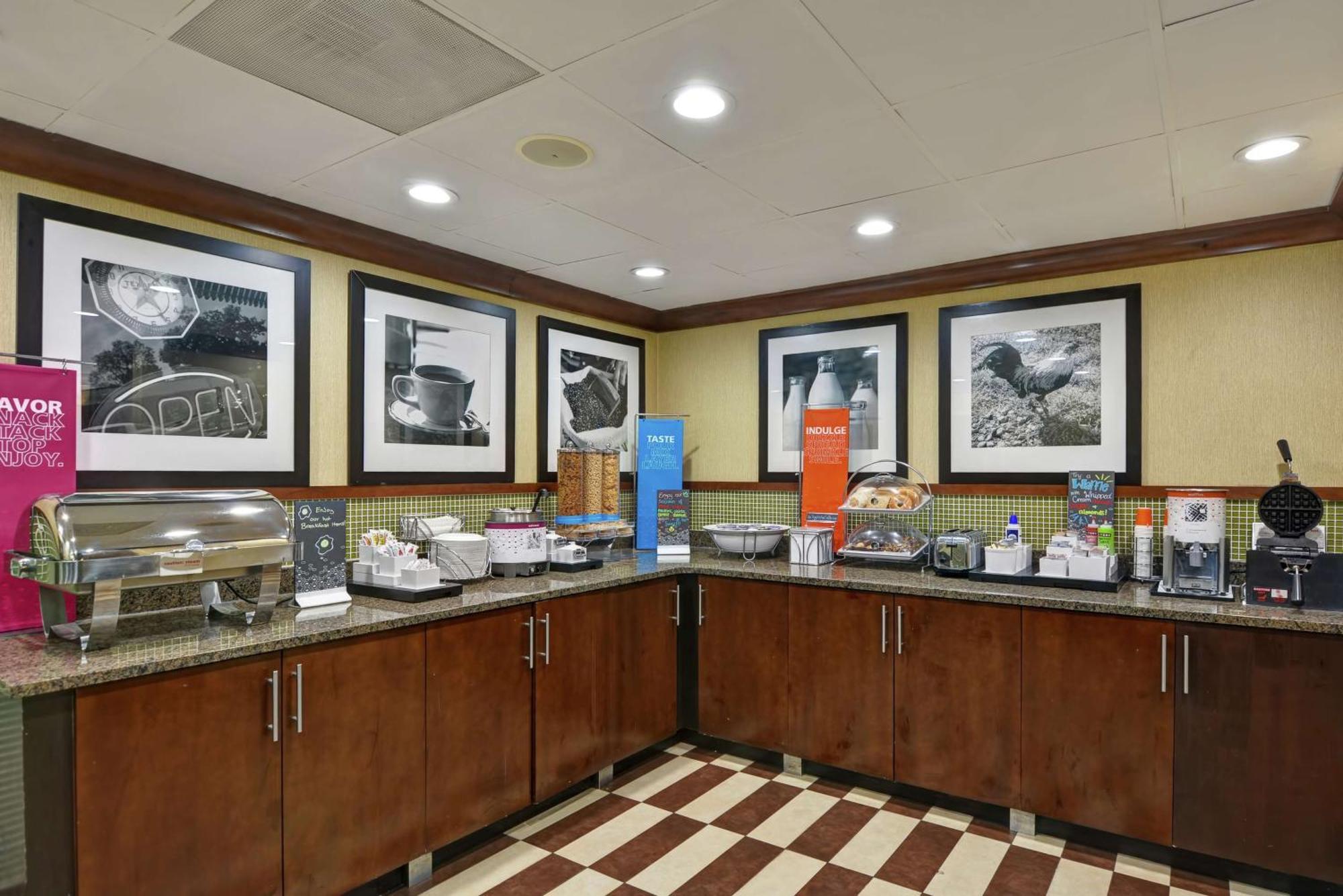 Hampton Inn Birmingham/Mountain Brook Exterior photo