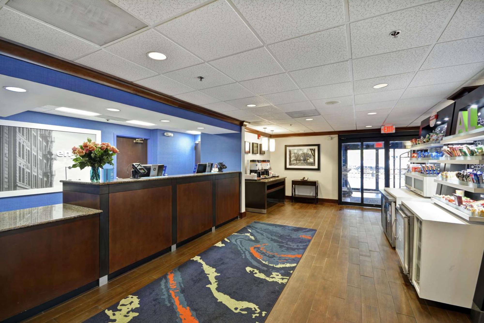 Hampton Inn Birmingham/Mountain Brook Exterior photo